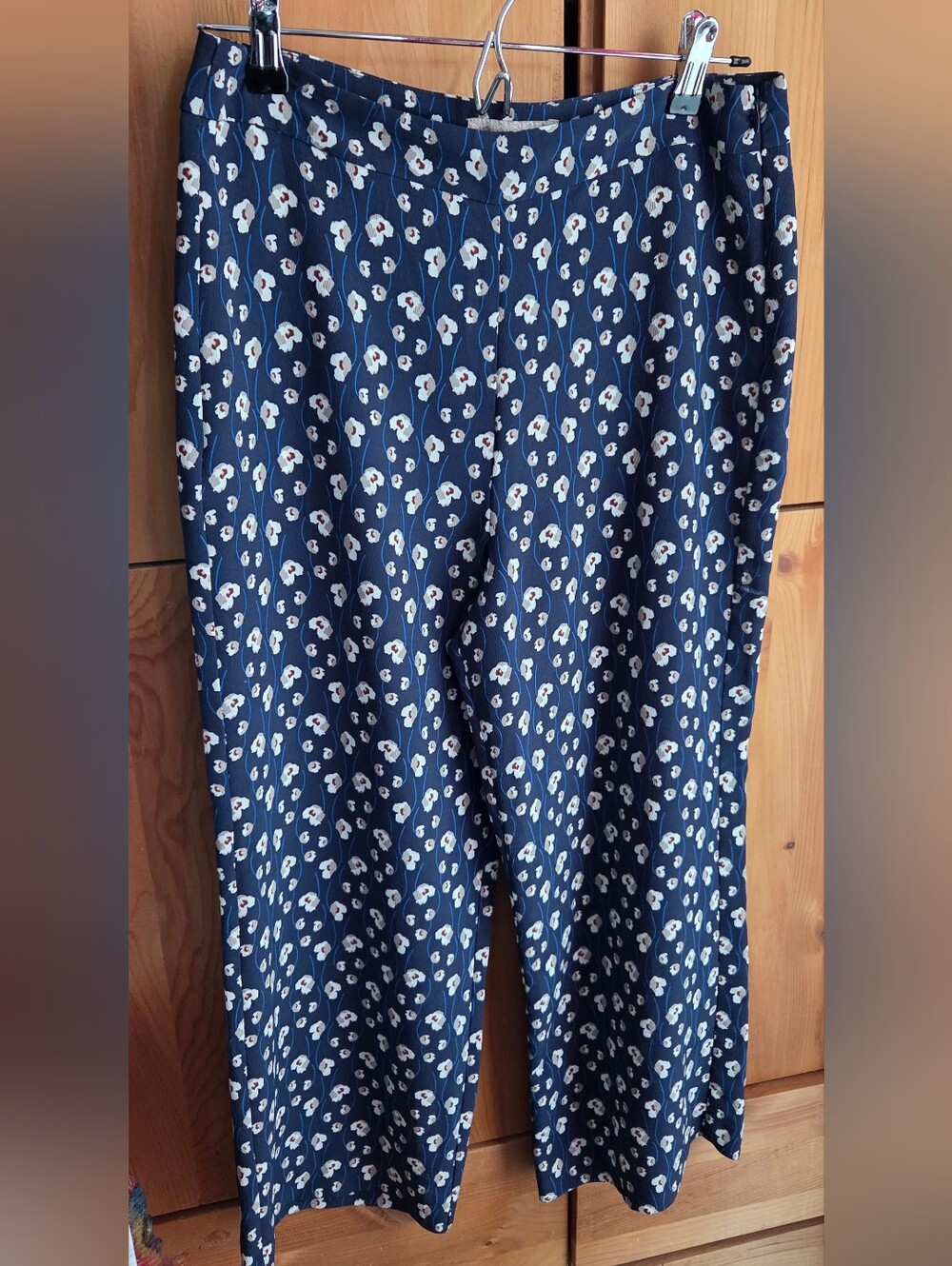 Trucco Women's Navy Blue Fliral Wide Leg Lightweight Pants Size 28